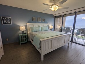 2 bedrooms, iron/ironing board, travel cot, free WiFi - Beautifully Remodeled Condo in the Perfect Beachfront Location (South Padre Island)