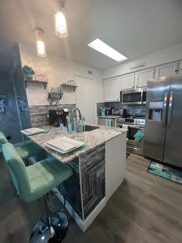 Microwave, oven, stovetop, dishwasher - Ideal Orlando Location (Orlando)