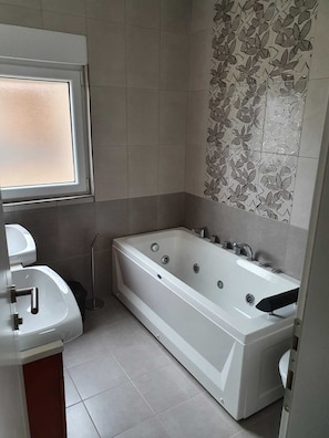 Shower, hair dryer, bidet, towels - Villa Gusto mit Pool Zwischen Rovinj und Pula (Vodnjan)