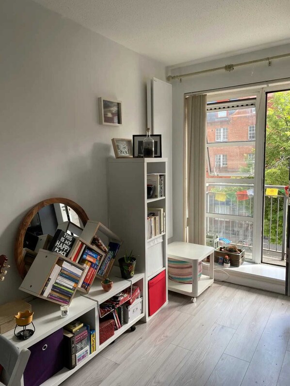Basic Apartment, 1 Double Bed with Sofa bed | Interior - Central 1BD Flat in Dublin (Dublin)