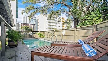 حمّام سباحة خارجي