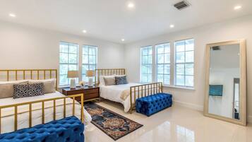 7 عدّة غرف نوم ومساحة عمل للكمبيوتر المحمول ومكواة/لوح كي