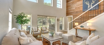 Gorgeous Palo Pinto Home w/ Private Hot Tub!
