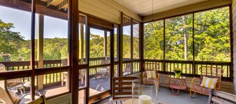 Balcony & Golf Course View! Condo at Kingwood