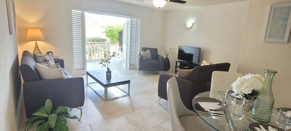 TV - comfort, privacy, tranquility, and prime location (Oistins)