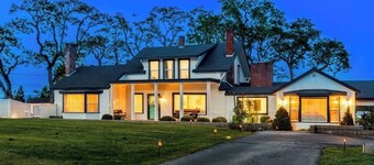 Beautiful Country Home located outside of Jacksonville with pool!