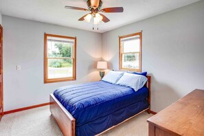 4 bedrooms, iron/ironing board, WiFi, bed sheets