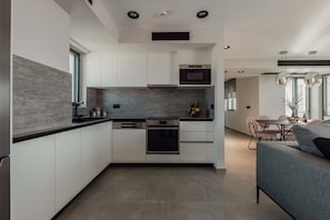 Villa, Accessible | 3 bedrooms - City Moments Penthouse I Close to Everything (Chania)