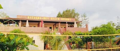 Fachada de la propiedad