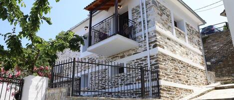 House, Smoking | 1 bedroom