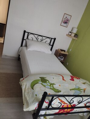3 bedrooms, free WiFi, bed sheets - Maison 5 Personnes (Le Pontet)