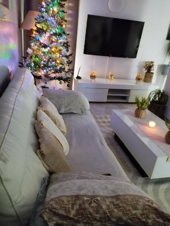 TV - Maison 5 Personnes (Le Pontet)