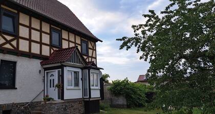 Liebevoll gestaltete, zum Wohlfühlen einladende Ferienwohnung.