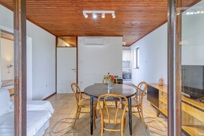 Honeymoon House, 1 Bedroom, Mountainside (Lovely House Near Zagreb With Terrace) | Dining room