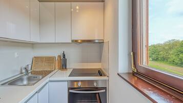 Honeymoon House, 1 Bedroom, Mountainside (Lovely House Near Zagreb With Terrace) | Private kitchen | Fridge, oven, stovetop, dishwasher