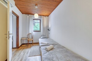 Honeymoon House, 1 Bedroom, Mountainside (Lovely House Near Zagreb With Terrace) | 1 bedroom, free WiFi, bed sheets