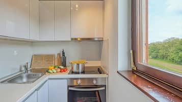 Hus – honeymoon, 1 soverom, terrasse, ved fjell (Lovely House Near Zagreb With Terrace) | Eget kjøkken
