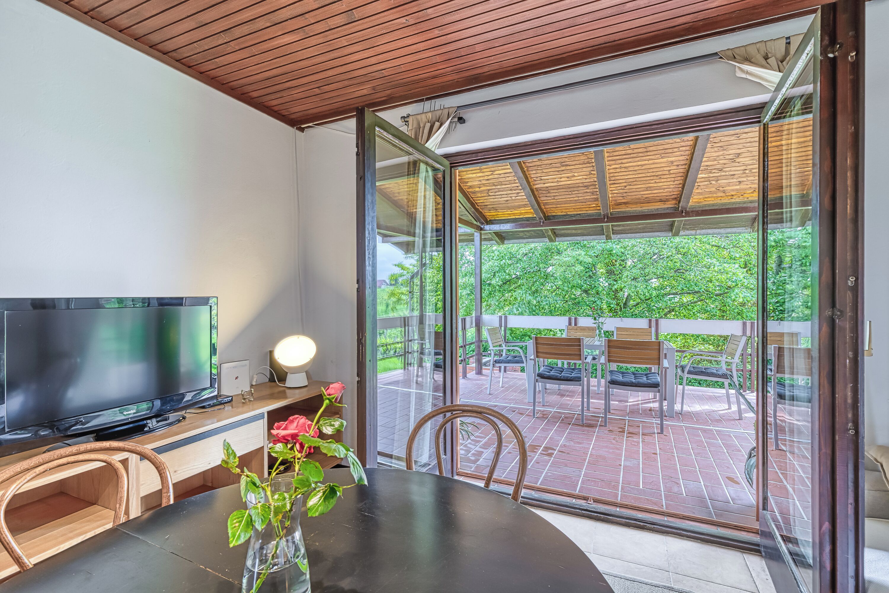 Maison Lune de Miel, 1 chambre, terrasse, côté montagne (Lovely House Near Zagreb With Terrace) | Coin séjour | Télévision à écran plat