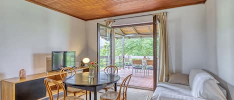 Honeymoon House, Multiple Bedrooms, Mountainside (Lovely House Near Zagreb With Terrace) | Living area | 21-inch flat-screen TV with digital channels