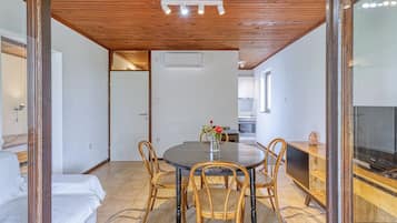 Rumah Bulan Madu, beberapa kamar, tepi gunung (Lovely House Near Zagreb With Terrace) | Tempat makan