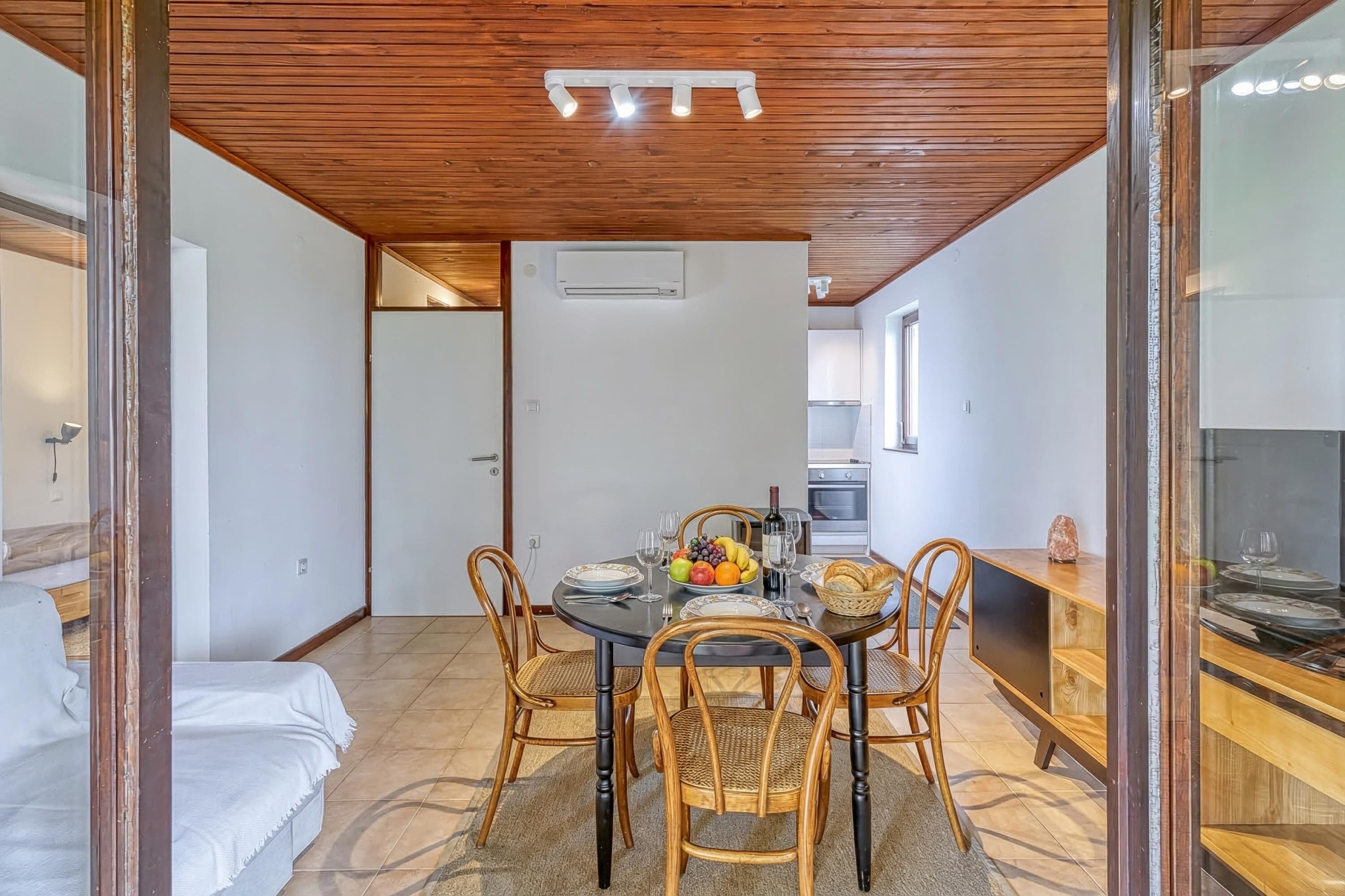 Hus – honeymoon, flere soverom, ved fjell (Lovely House Near Zagreb With Terrace) | Spiseområde