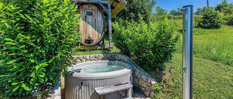 Bain à remous extérieur