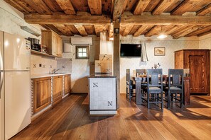 Family House, 1 Bedroom, Mountainside (Vineyard Cottage Pavlin 2) | Private kitchen | Fridge, oven, stovetop, electric kettle - Vineyard Cottages Škatlar (Novo Mesto)