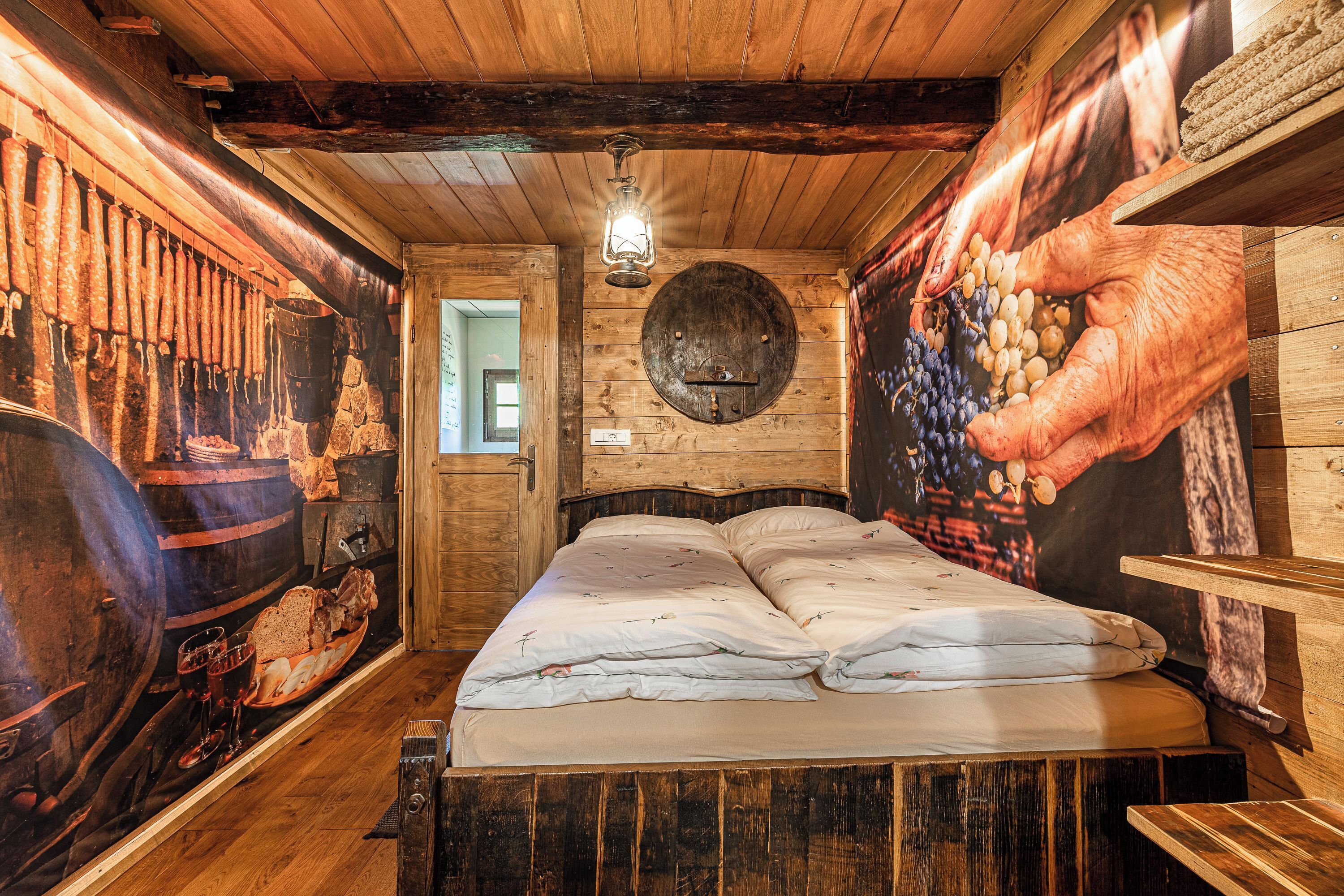 Casa família, vários quartos, ao lado da montanha (Vineyard Cottage Paradiž) | 2 quartos, Wi-Fi de cortesia, roupa de cama