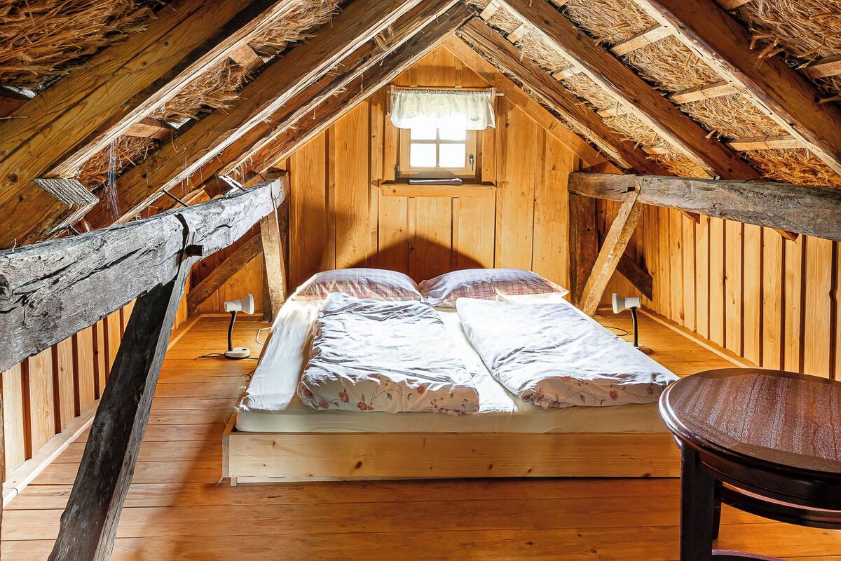 Family House, 2 Bedrooms, Mountainside (Vineyard Cottage Pavlin 1) | 2 bedrooms, free WiFi, bed sheets