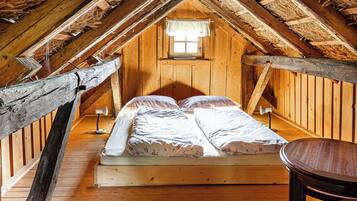 Family House, 2 Bedrooms, Mountainside (Vineyard Cottage Pavlin 1) | 2 bedrooms, free WiFi, bed sheets