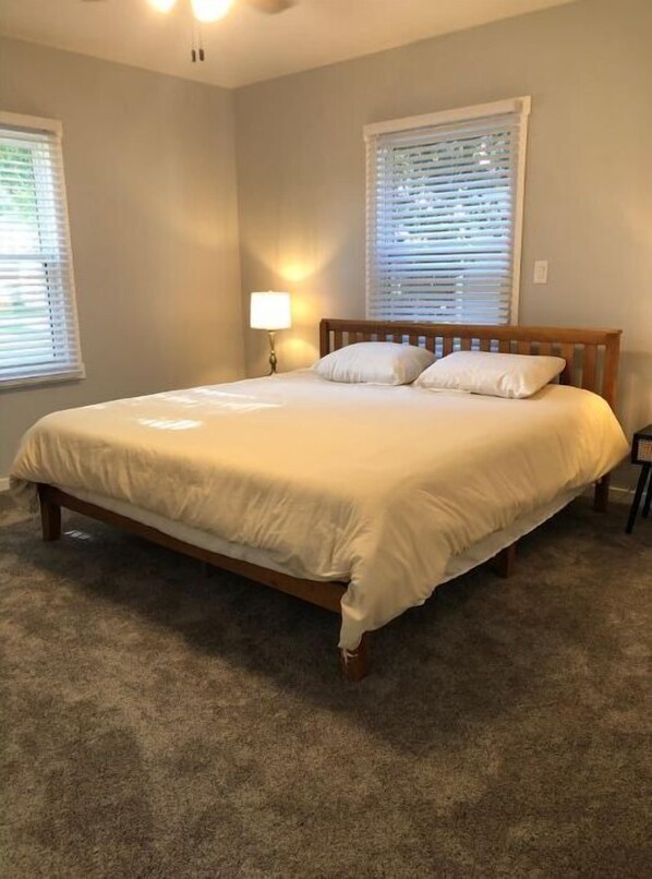 3 soverom, skrivebord, wi-fi (inkludert) og sengetøy