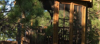 Tiny Off-grid Cozy log Cabins on Secluded Lake