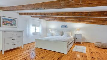 Family House, Multiple Bedrooms (Eco house Zabodarski beach) | 1 bedroom, bed sheets