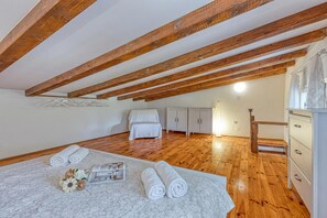 Nhà dành cho gia đình, nhiều phòng ngủ (Eco house Zabodarski beach) | 1 phòng ngủ, bộ trải giường 