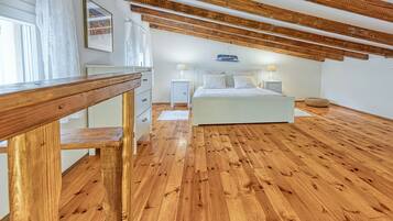 1 bedroom, bed sheets