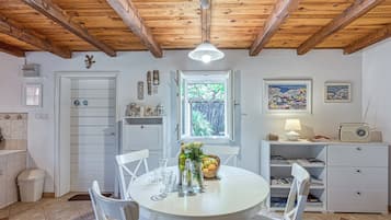 Family House, 1 Bedroom (Eco house Zabodarski beach) | Dining room