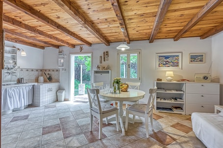 Family House, 1 Bedroom (Eco house Zabodarski beach) | Dining room