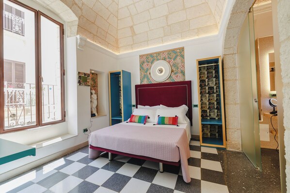 1 غرفة نوم وأغطية فراش متميزة وألحفة محشوة بالريش