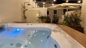 Royal Suite | Private spa tub