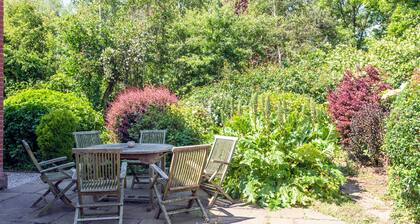 West Lodge, Church Knowle. Sleeps 10 & baby