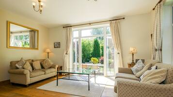 Smart-TV, Kamin, Bücher