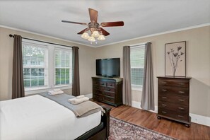 3 soveværelser, skrivebord, strygejern/strygebræt, weekendseng