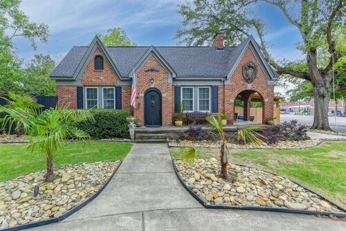 3BR Brick Cottage | Mins to USC & Riverbanks Zoo!