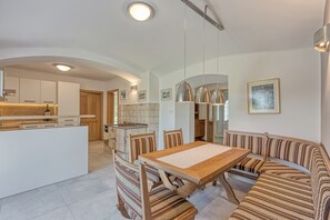 Nhà dành cho gia đình, 6 phòng ngủ (Relax House Nizka Savinja) | Phòng ăn