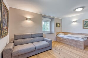 Familienhaus, 6 Schlafzimmer (Relax House Nizka Savinja) | Wohnbereich | 21-Zoll-Fernseher mit Digitalempfang