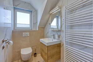 Familiehus - 6 soveværelser (Relax House Nizka Savinja) | Badeværelse | Bruser, håndklæder, Sæbe, Shampoo