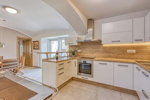 Casa familiare, 6 camere da letto (Relax House Nizka Savinja) | Cucina privata | Frigorifero, microonde, forno, piano cottura