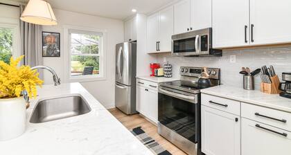 Remodeled ~Modern Designed ~Country Charm at Florence Cottage