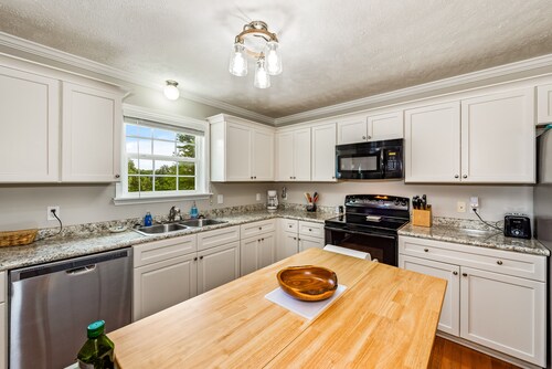 Perfect Guntersville Retreat Near Tennessee River!