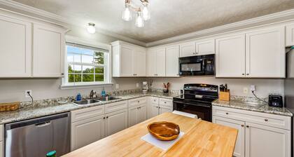 Perfect Guntersville Retreat Near Tennessee River!